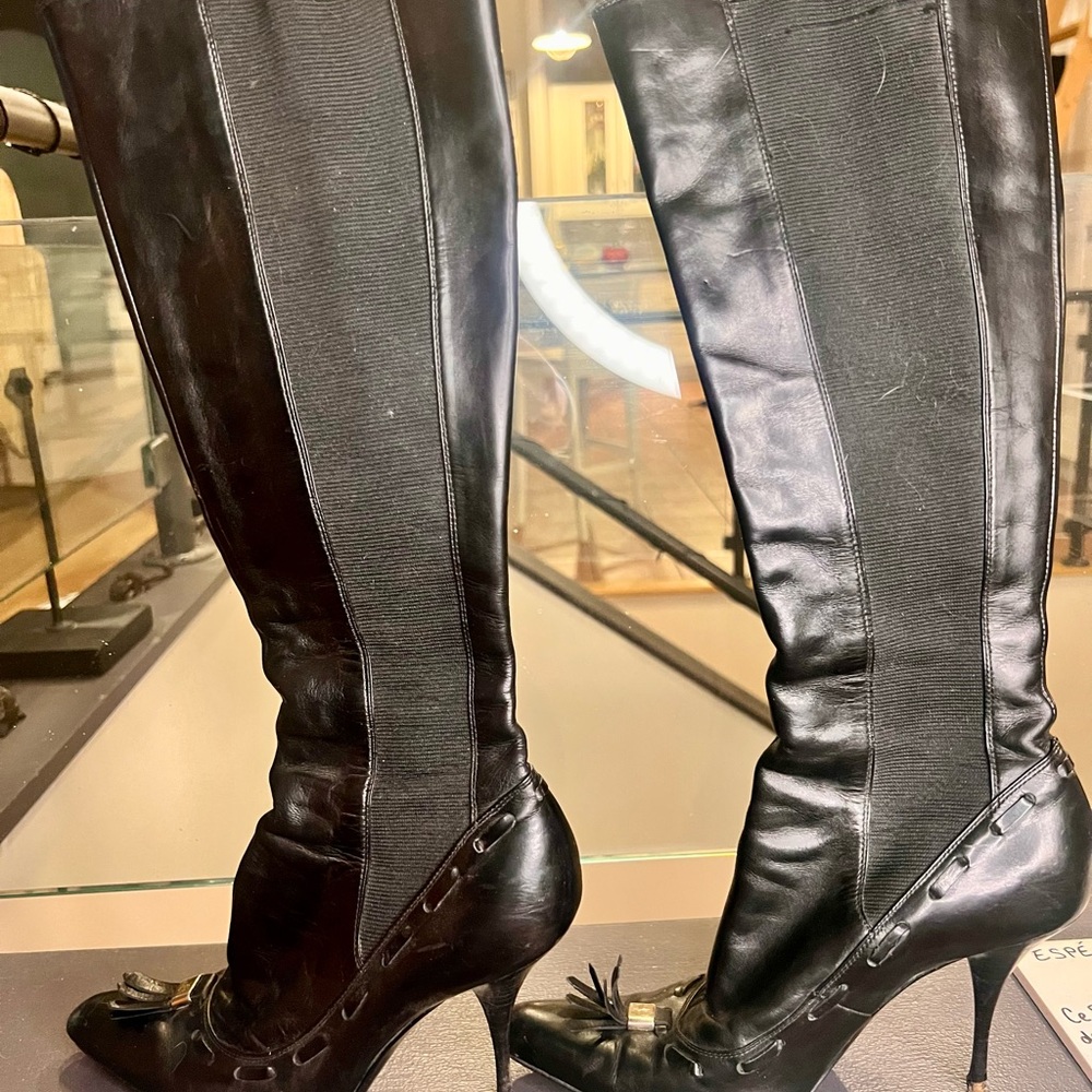 Yves Saint Laurent Black leather boots